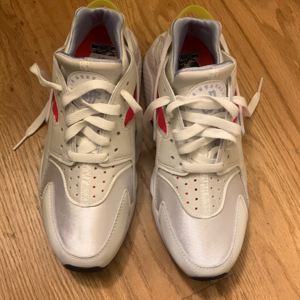 NEW Nike Air Hurache Size 8.5